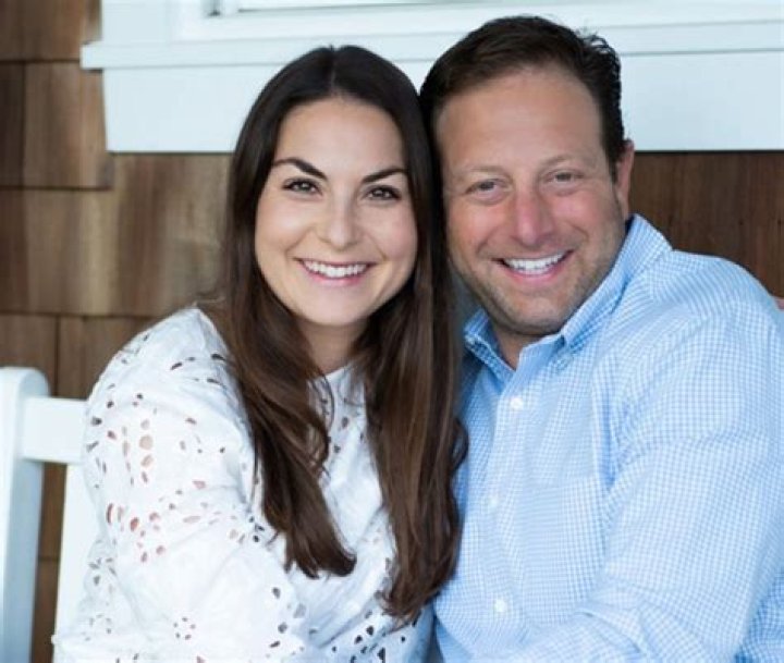 
“60 Minutes”, CBS explores Hope Chicago founder Pete Kadens and his wife’s business 