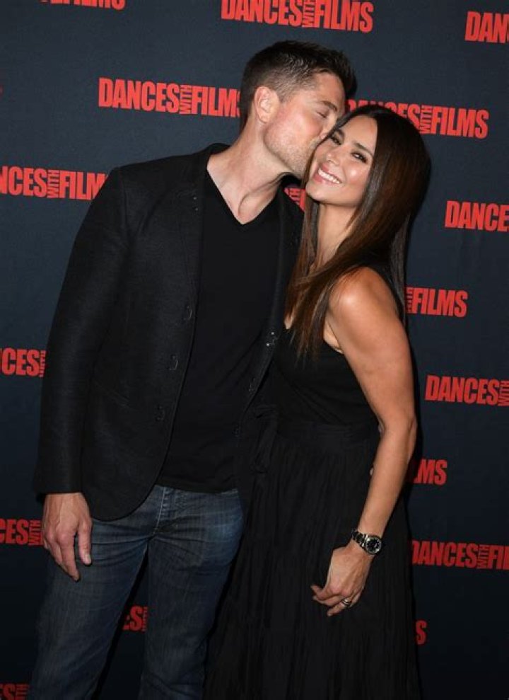 
A Look Into Eric Winter And Roselyn Sanchez Relationship 