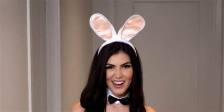 
All About Mikaela Pascal: Age, Boyfriend Jack O’Shea, Net Worth 