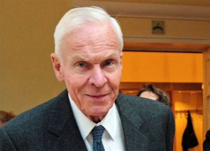 August von Finck Jr. net worth at the time of death