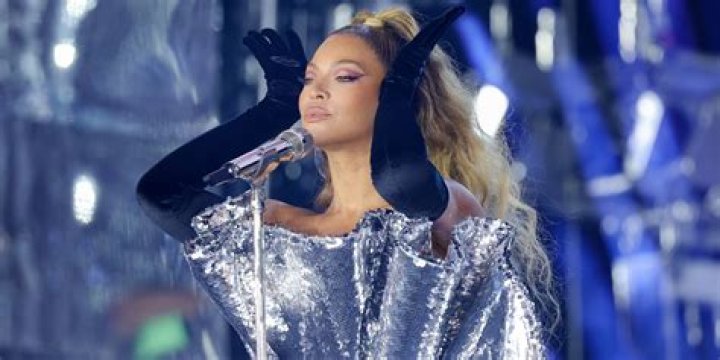 Beyoncé Is Wearing A Bodice In An Authentic Renaissance Style Made By A Brisbane Designer