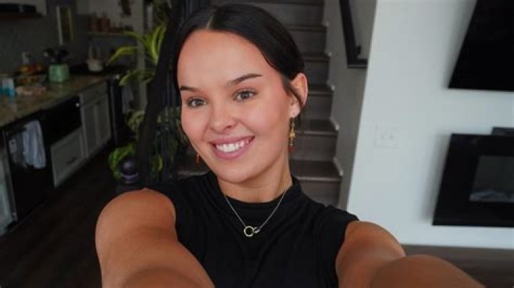 
Chloe Vivian Mitchell Height, Weight, Net Worth, Age, Birthday, Wikipedia, Who, Nationality, Biography 