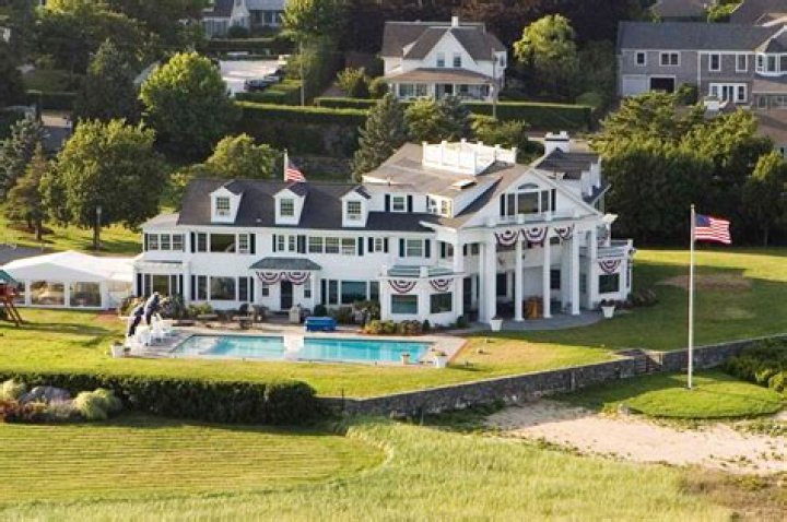 Demouy Kennedy house: Where does Demouy Kennedy live?