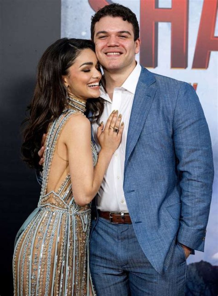 Does Rachel Zegler have a boyfriend?