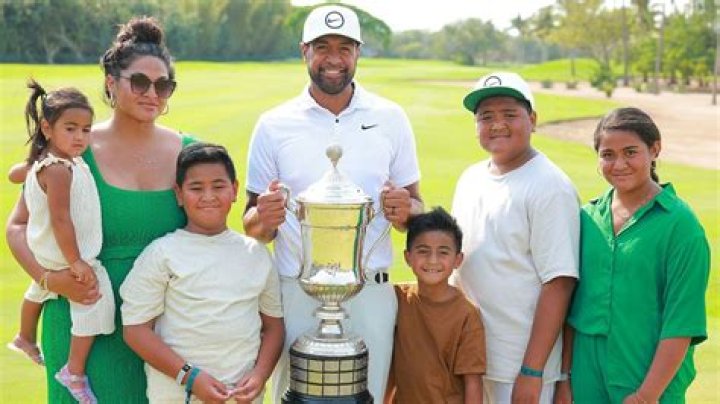 Does Tony Finau have brothers? Who is Tony Finau related to?