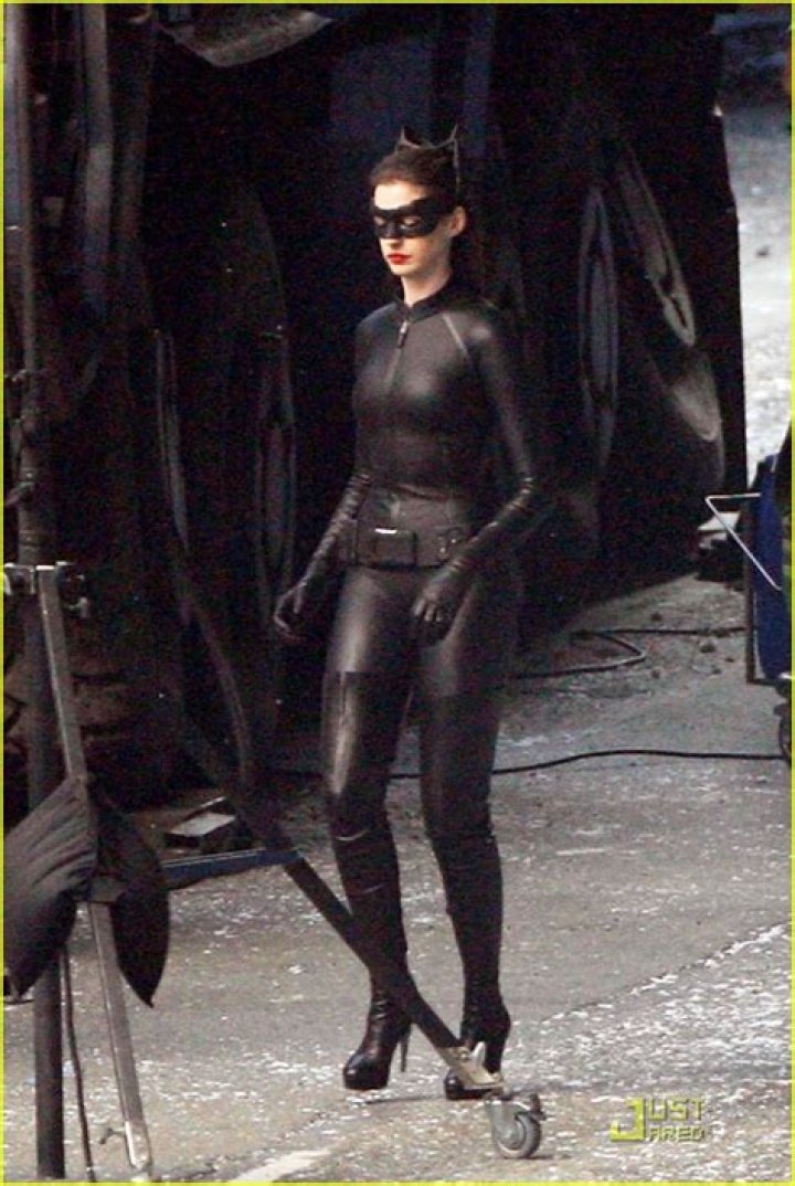 First Look At Full Catwoman Suit On The Dark Knight Rises Set