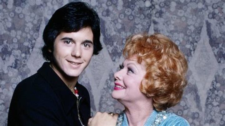 Has Desi Arnaz Jr ever been placed on life support?