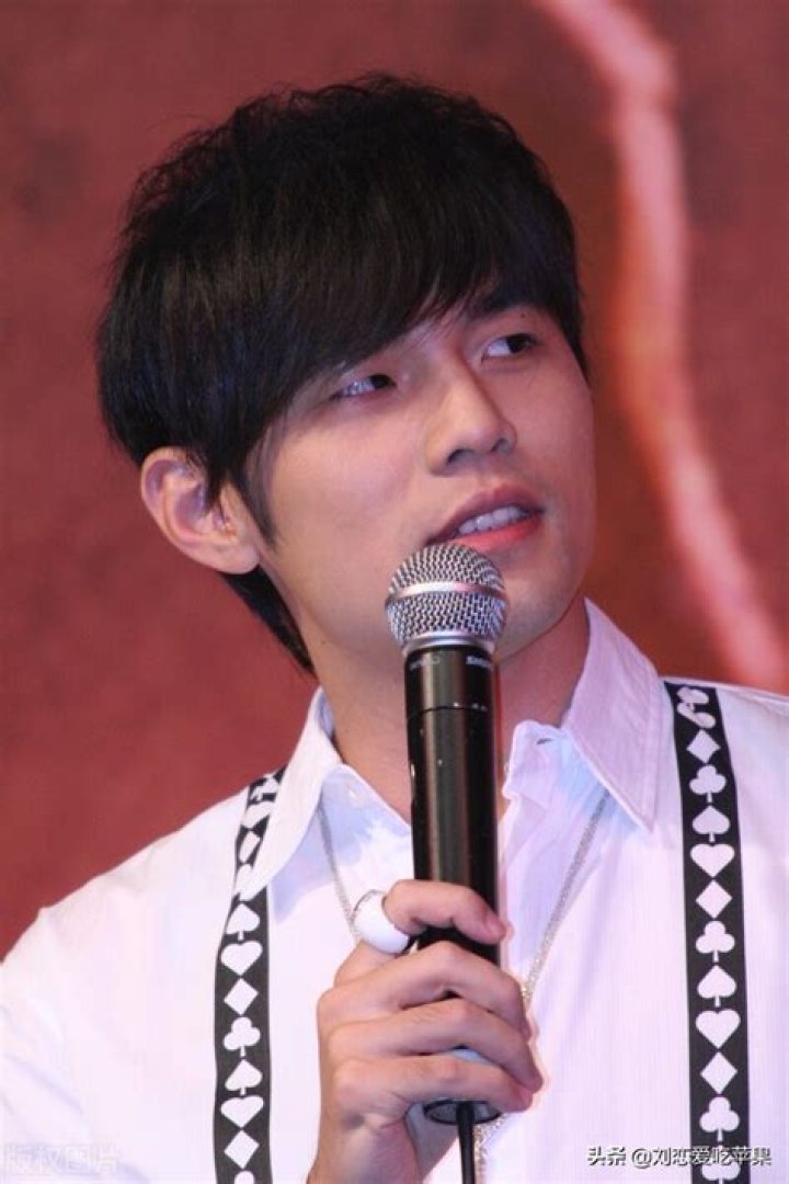 How many albums did Jay Chou sell?
