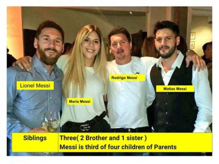 How many brothers and sisters does Andy Murray have?