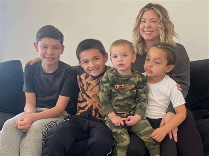 How many kids does Anuel have?