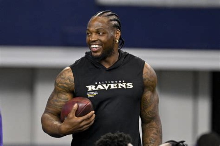 How tall is Derrick Henry?