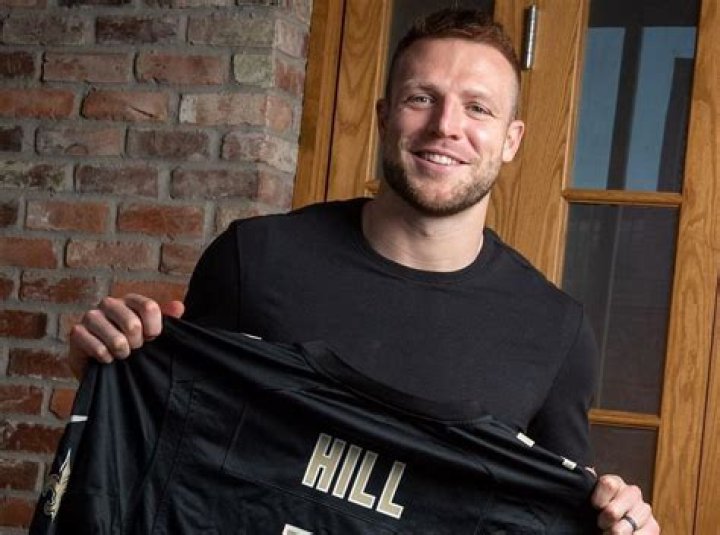 How tall is Taysom Hill?