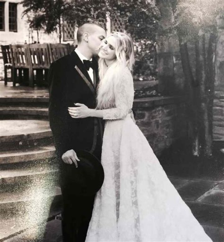 Is Evan Ross still married to Ashlee Simpson?
