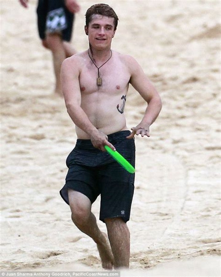 Is Josh Hutcherson gay?