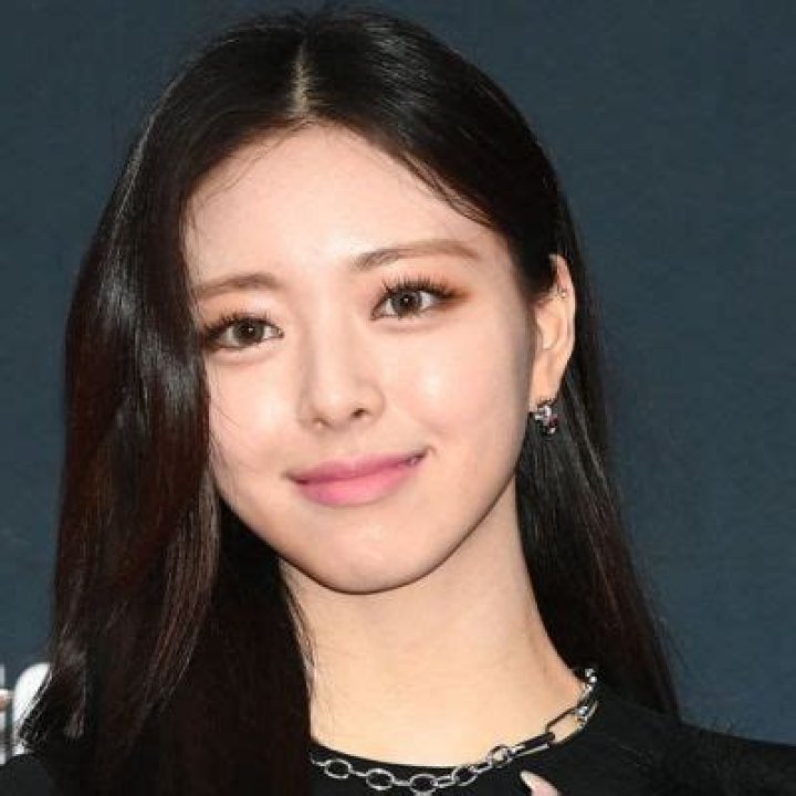 
ITZY’s Yuna Is Being Criticized For Using Hip Boosting Pads At The Time Of Promotion 