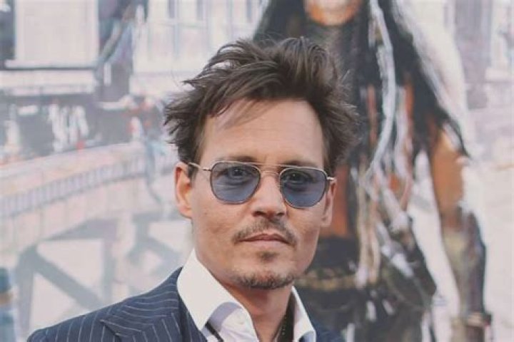 Johnny Depp’s Security Guard Says He Had To Purchase The Actor’s Phone Back From A Homeless Man