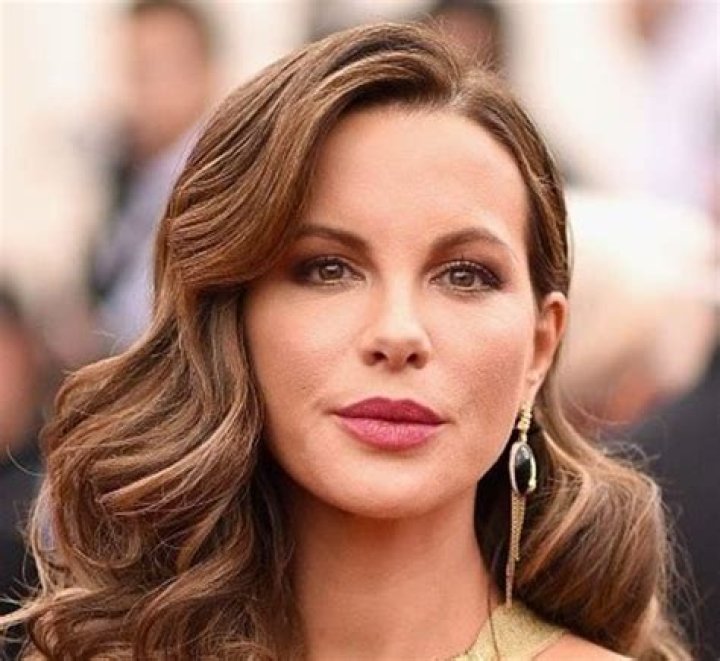 Kate Beckinsale Claps Back At People Criticizing Her For Dating Younger Guys!