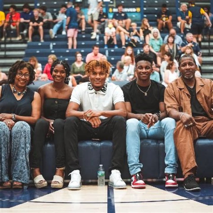 
Knicks Point Guard Miles McBride Parents Walt And Kim McBride Were Both College Athletes 