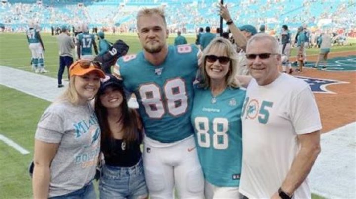 Mike Gesicki family, girlfriend, children, parents, siblings