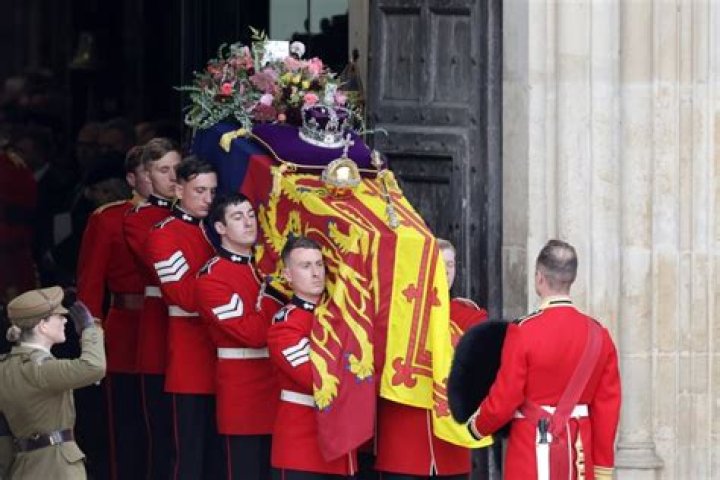 
Prince William, King Charles III Left Personal Notes On Queen Elizabeth II’s Funeral Bouquet 