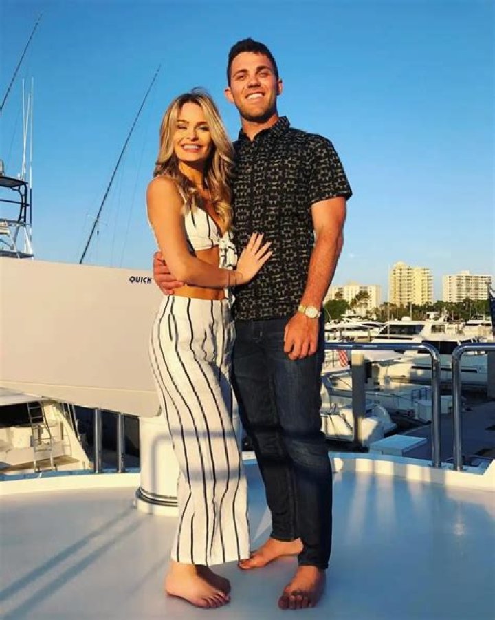 ‘Siesta Key’ Juliette Porter Says Ex Alex Kompothecras “Begged” for Their Hookup