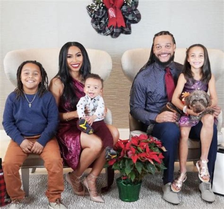 Tae Crowder family, wife, children, parents, siblings
