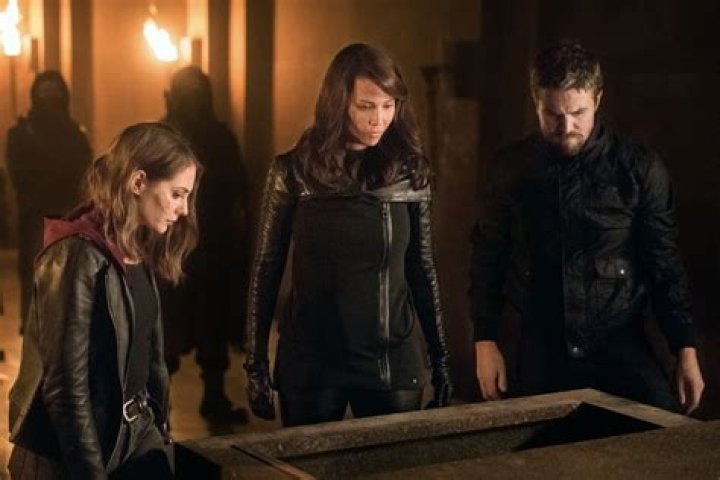 Talia Al Ghul Confronts Oliver Queen In These New Images From Next Week’s Arrow