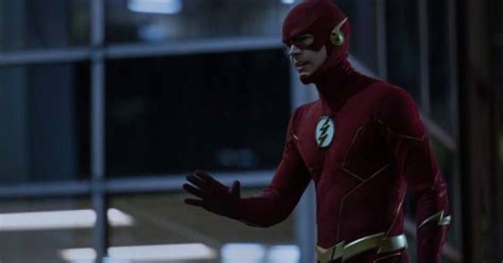 The Flash Showrunner Addresses Whether Mark Hamill Could Return As The Trickster