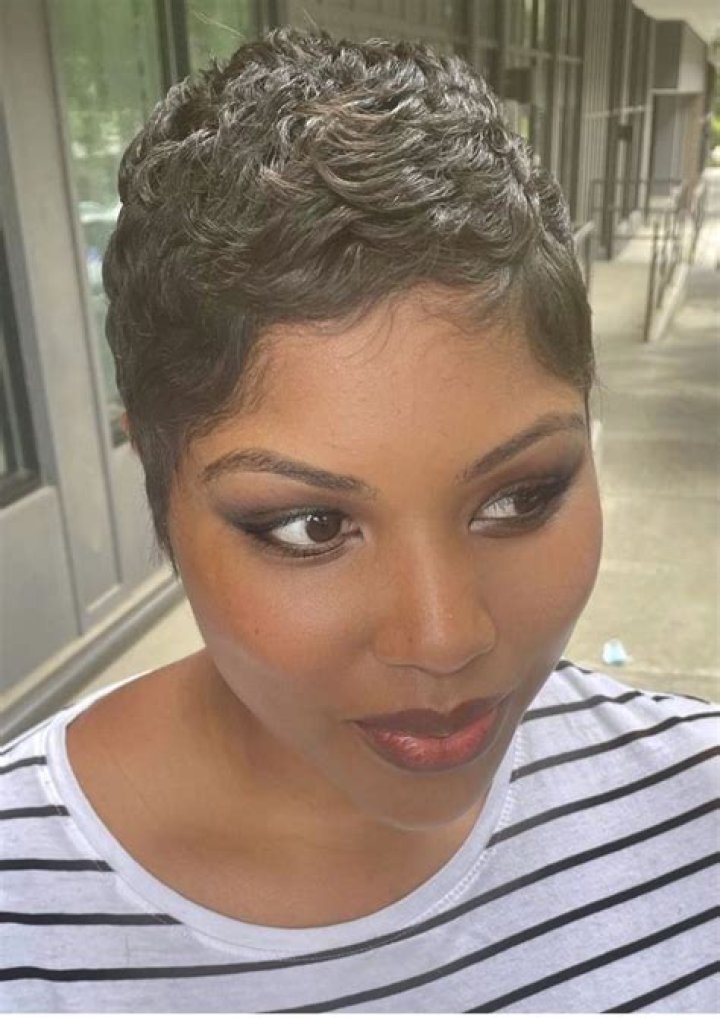 Toni Braxton Is Playing With A Louis Vuitton Face Mask And Some Fans Criticize Her