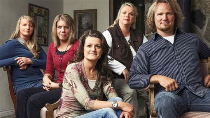 What is the drama behind the ‘Sister Wives’ text thread? Explained