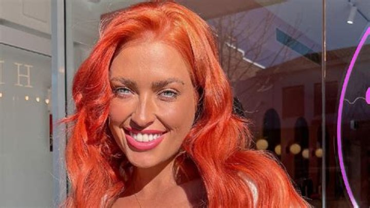 Who is social media influencer Emma Claiir and why did they leave Instagram?