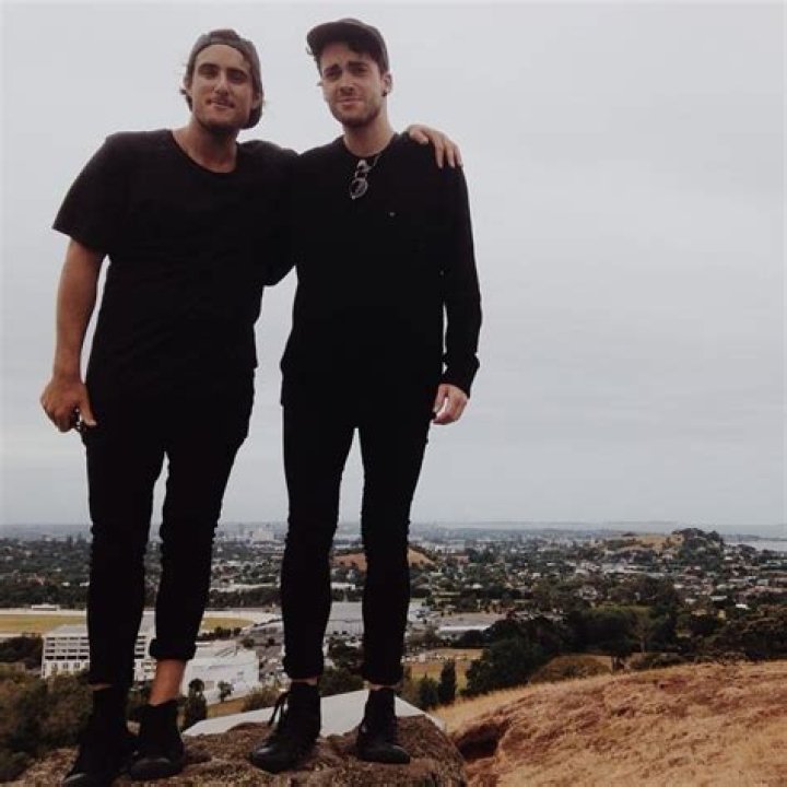 
Zac Farro Height, Weight, Net Worth, Age, Birthday, Wikipedia, Who, Nationality, Biography 